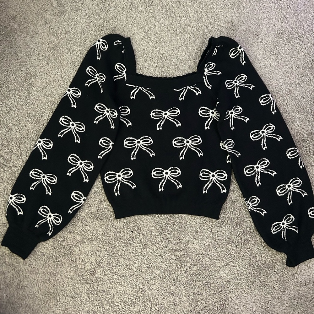Black Bow Patterned Crop Top